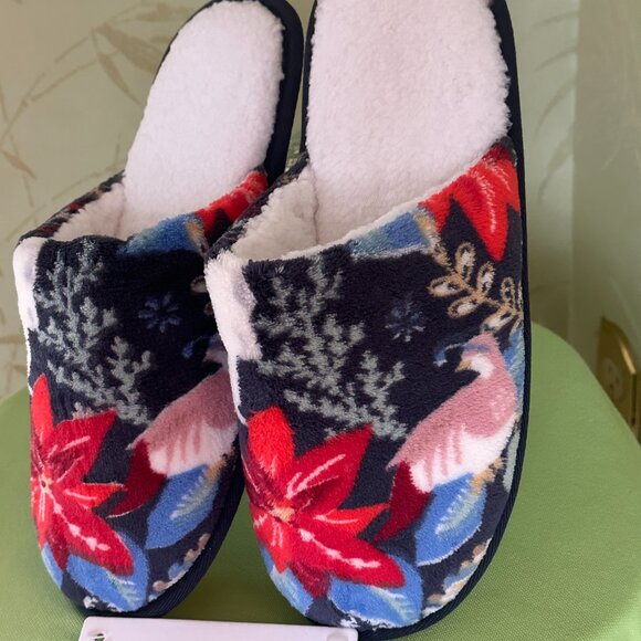 VERA BRADLEY SOFT FLEECE SLIPPERS:NWT WINTER FOREST  SIZE: LARGE - Picture 2 of 8